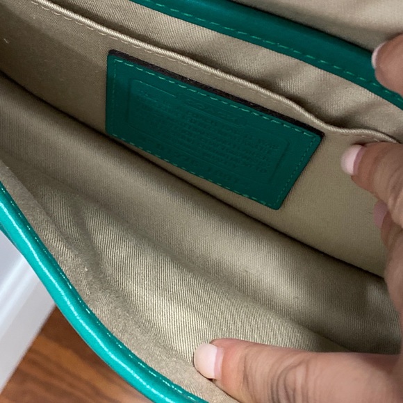 - NWOT Authentic Coach Legacy Penny Tassel Turn-lock - Picture 6 of 8